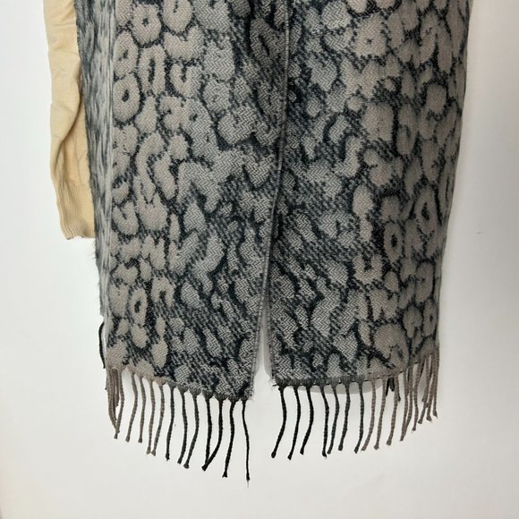 Softer than Cashmere? D&Y Black/White Mob Wife Animal Print Scarf - Picture 8 of 11